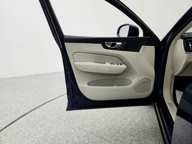 Used 2020 Volvo XC60 T6 Momentum w/ Protection Package image 24