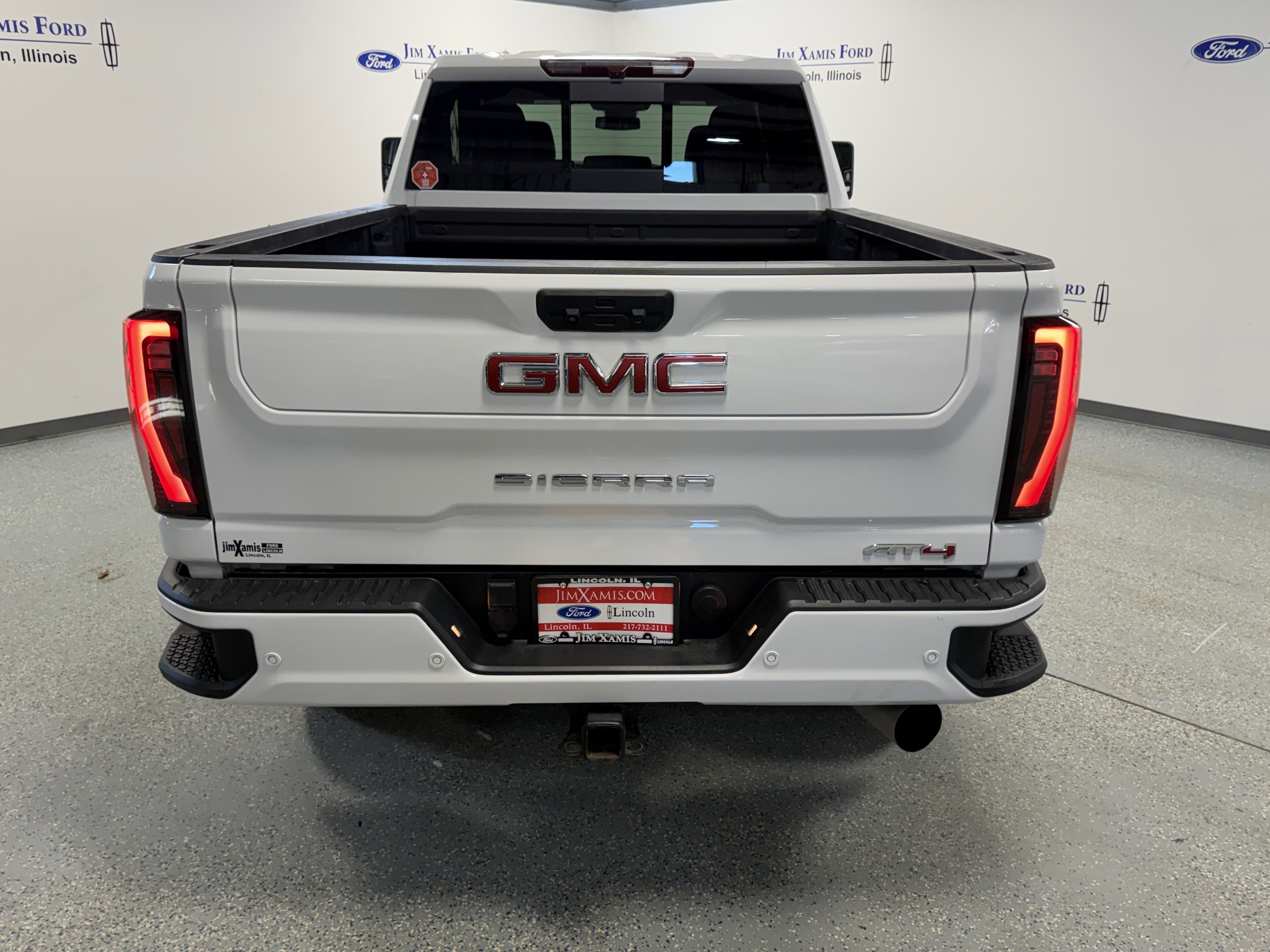 Used 2024 GMC Sierra 2500 AT4 w/ AT4 Preferred Package image 5