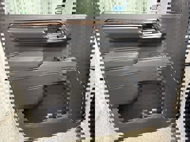 Used 2025 GMC Sierra 1500 Elevation image 13