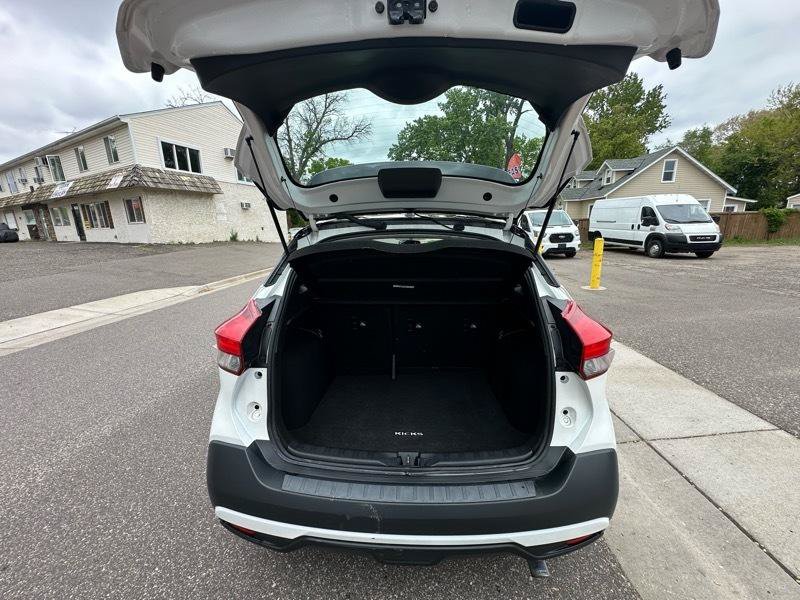 Used 2019 Nissan Kicks SR w/ SR Premium Package FWD image 23
