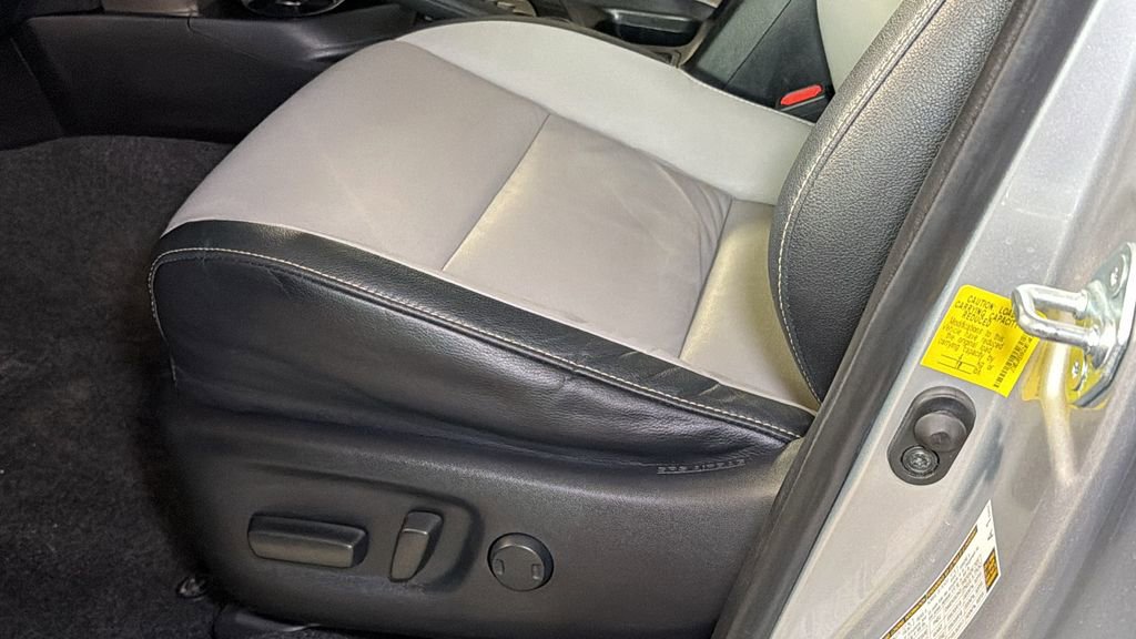 Used 2016 Toyota RAV4 Limited image 22