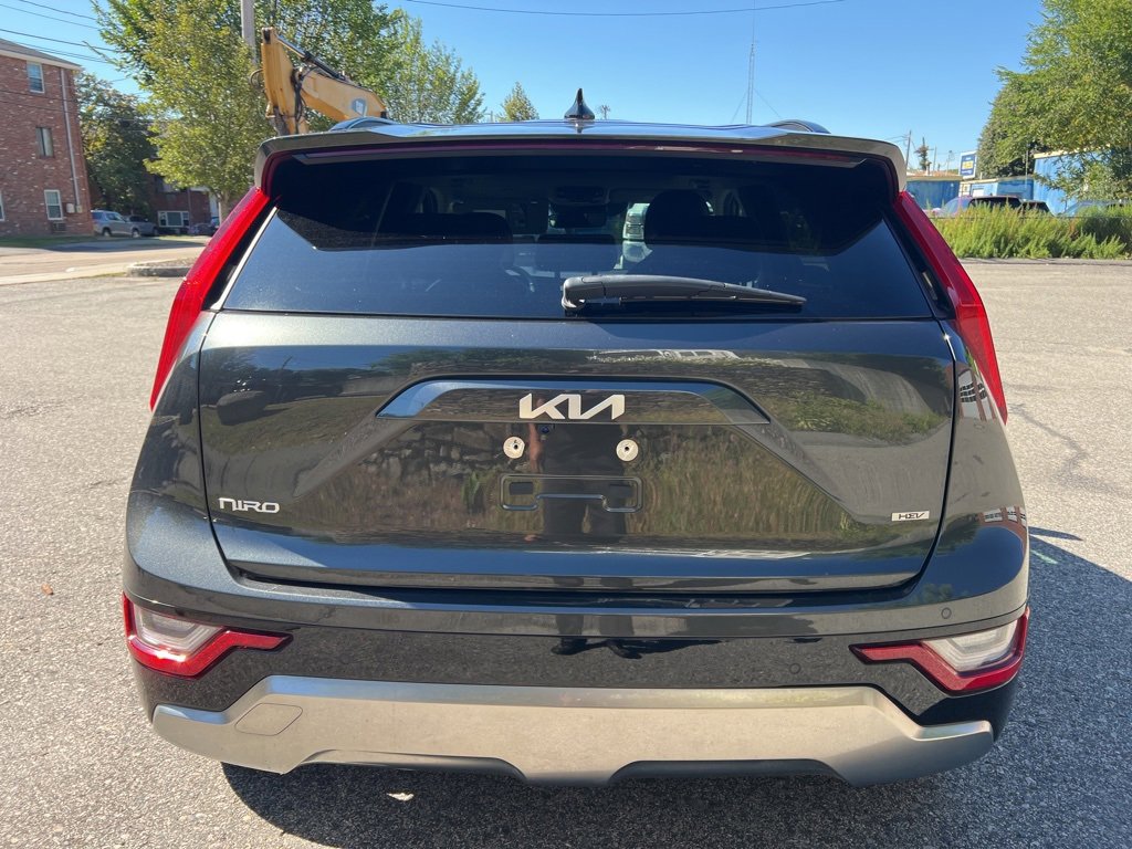 Certified 2023 Kia Niro SX Touring image 4
