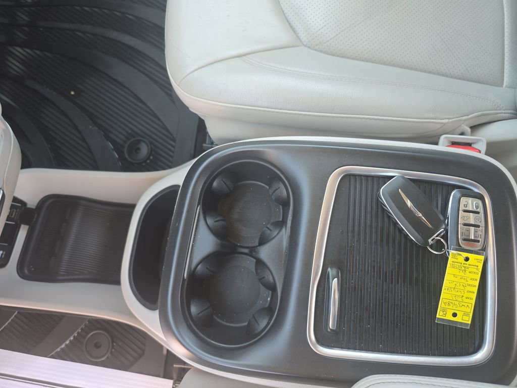 Used 2021 Chrysler Pacifica Touring-L w/ Premium & Safety Sphere Group image 21