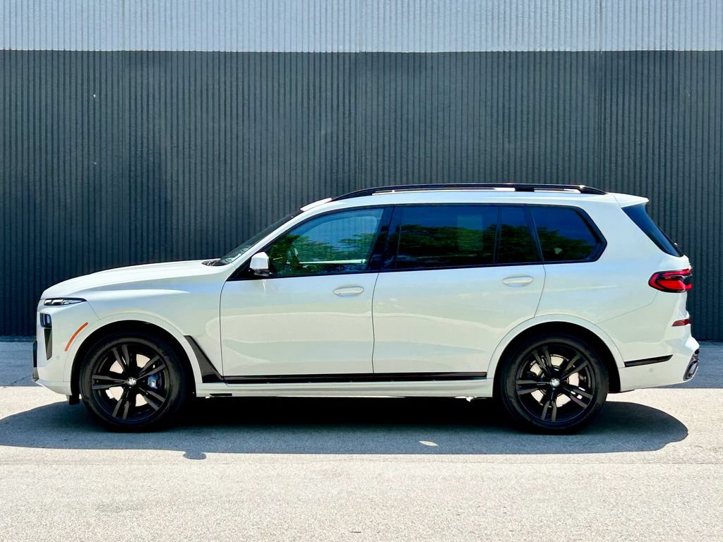Used 2023 BMW X7 xDrive40i w/ M Sport Package AWD/4WD image 3