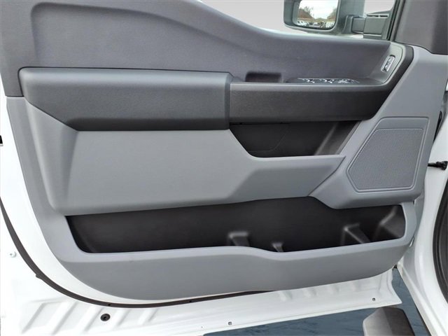 Used 2023 Ford F250 XL w/ Snow Plow/Camper Package image 18