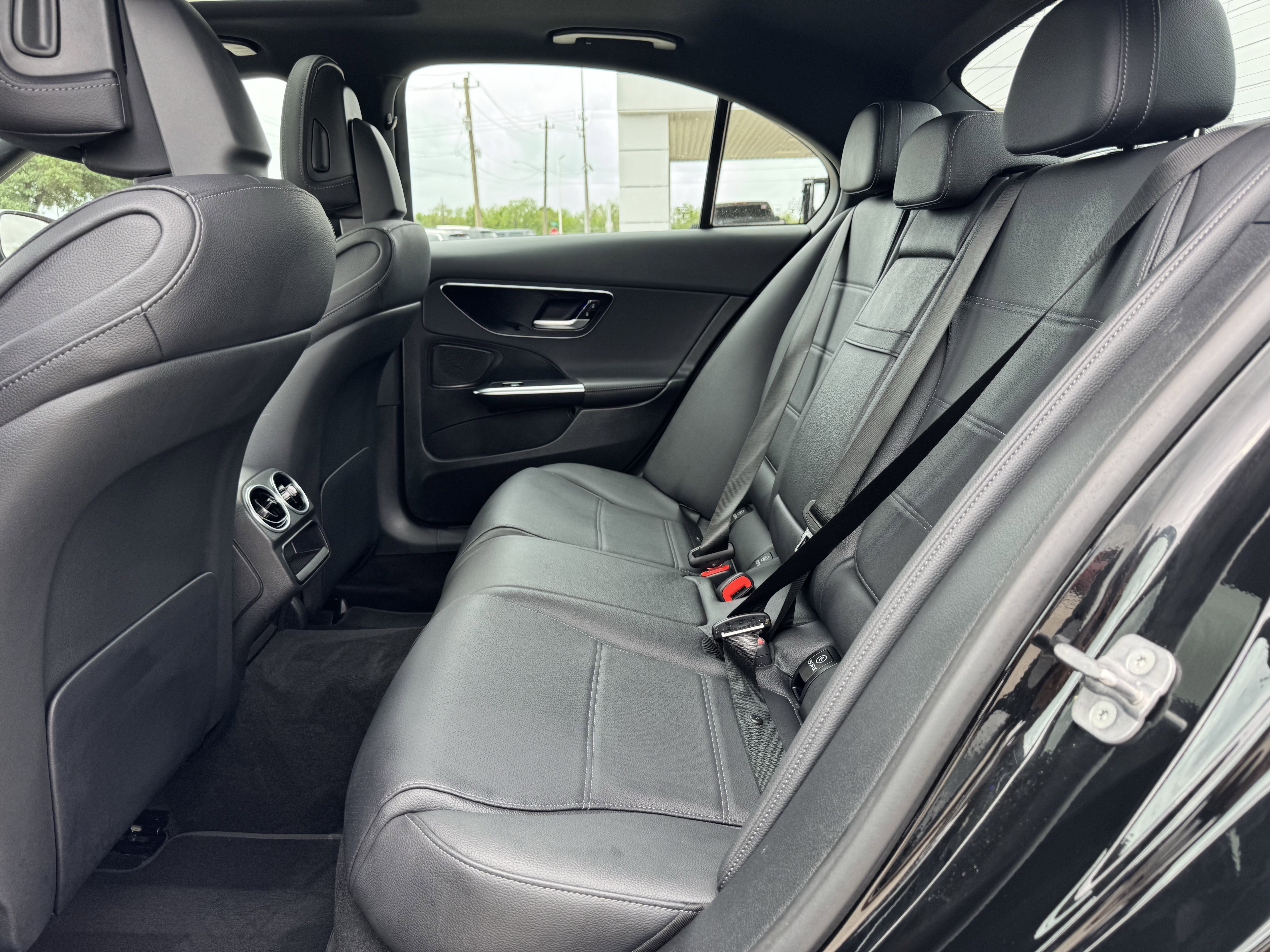 Used 2025 Mercedes-Benz C 300 4MATIC Sedan image 30