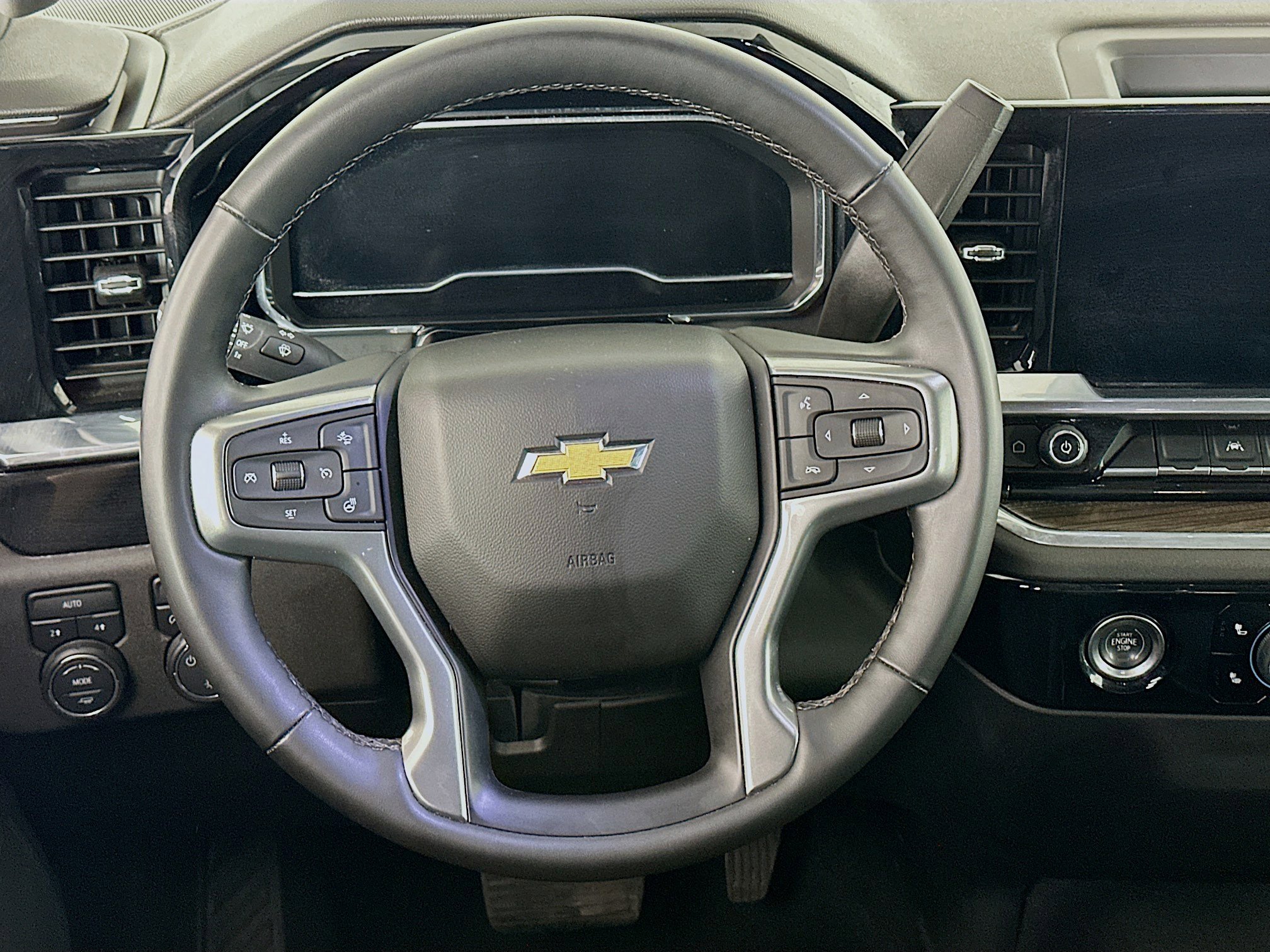 Used 2023 Chevrolet Silverado 1500 LT AWD/4WD image 18