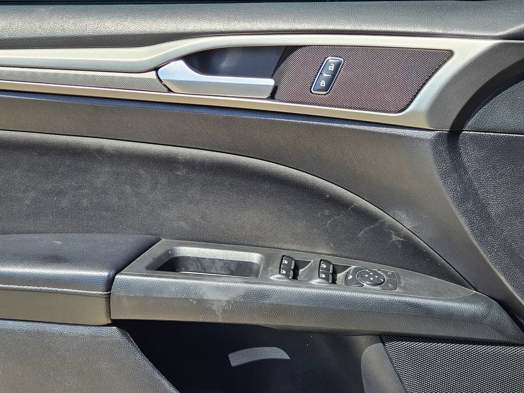 Used 2018 Ford Fusion SE w/ Fusion SE Technology Package FWD image 23