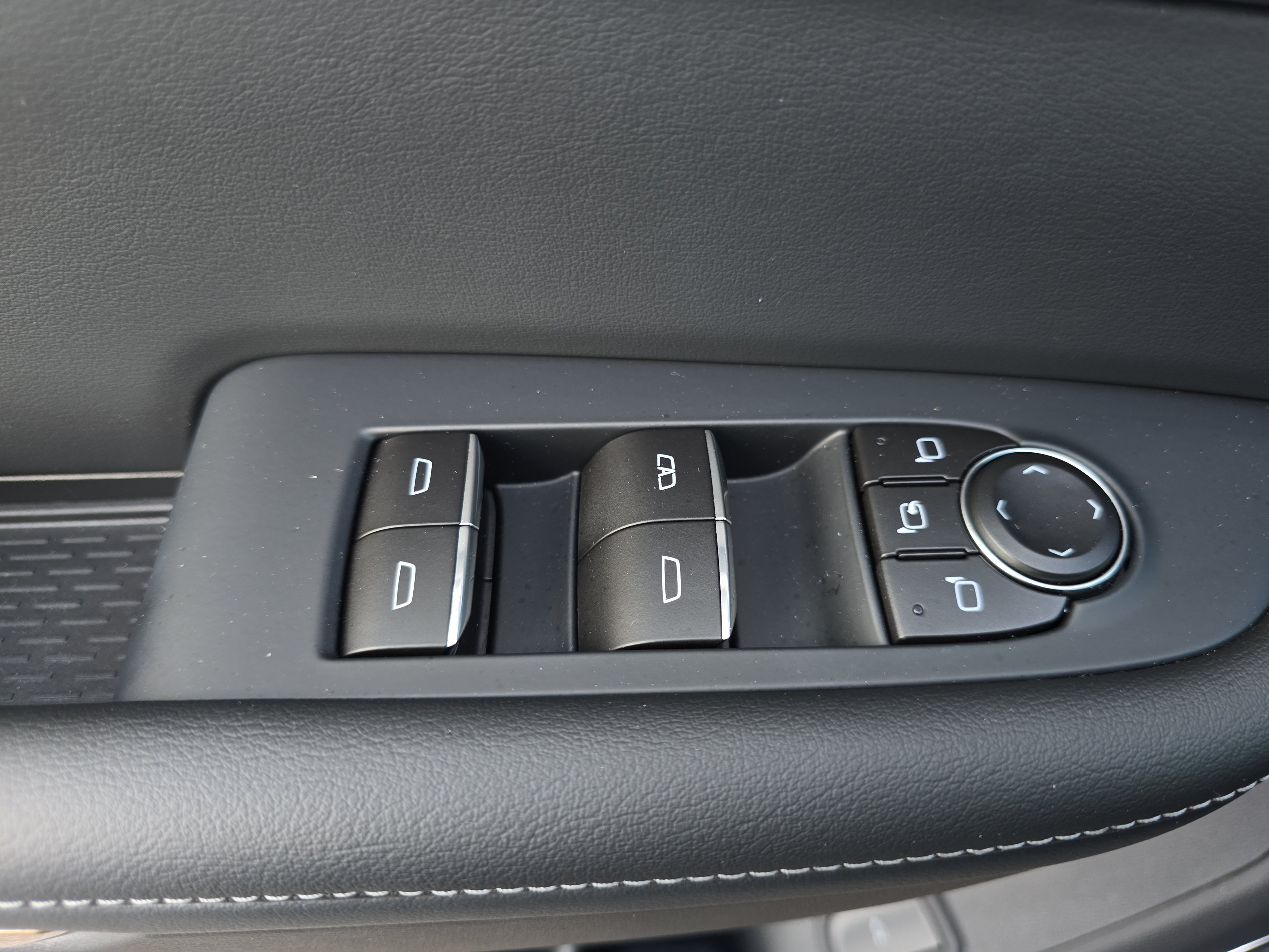 Used 2026 Buick Enclave Avenir w/ Super Cruise Package FWD image 32