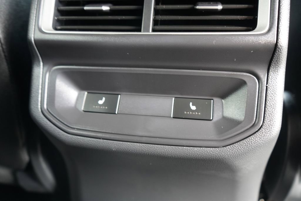 Used 2025 Volkswagen Atlas Cross Sport SEL R-Line image 23