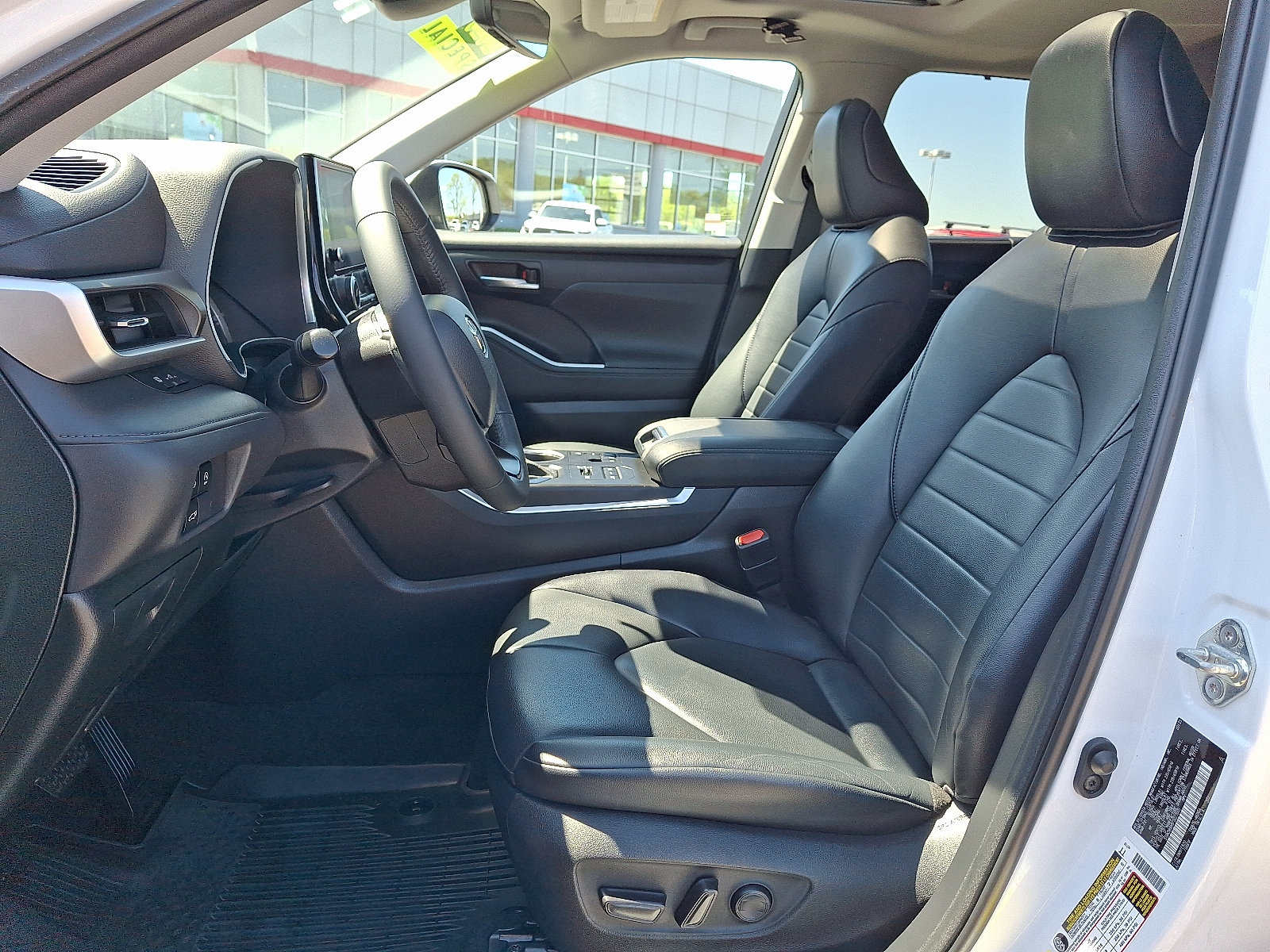 Used 2023 Toyota Highlander XLE w/ Protection Package #3 (TMS) AWD/4WD image 14