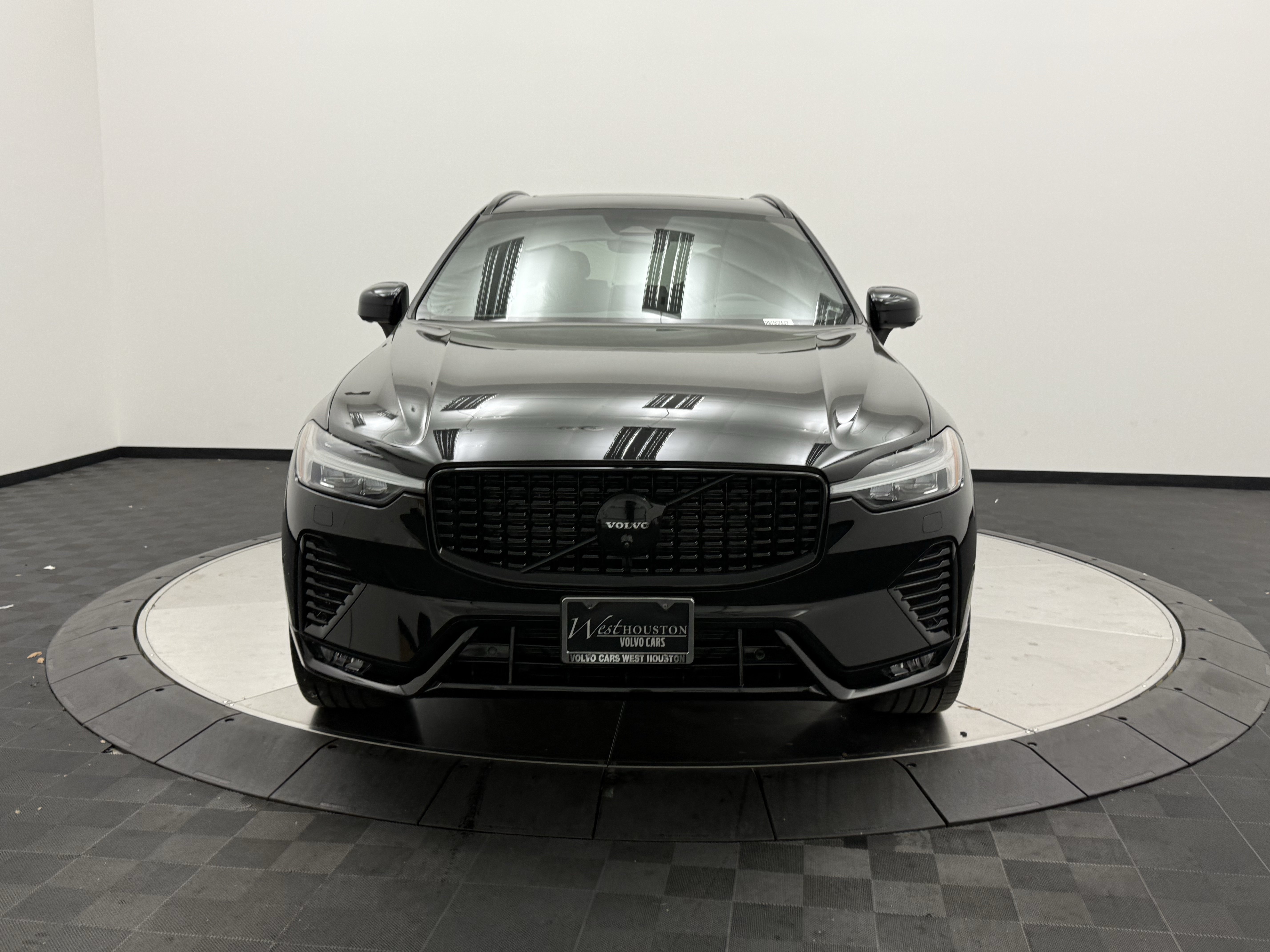 Certified 2024 Volvo XC60 B5 Ultimate AWD/4WD image 2