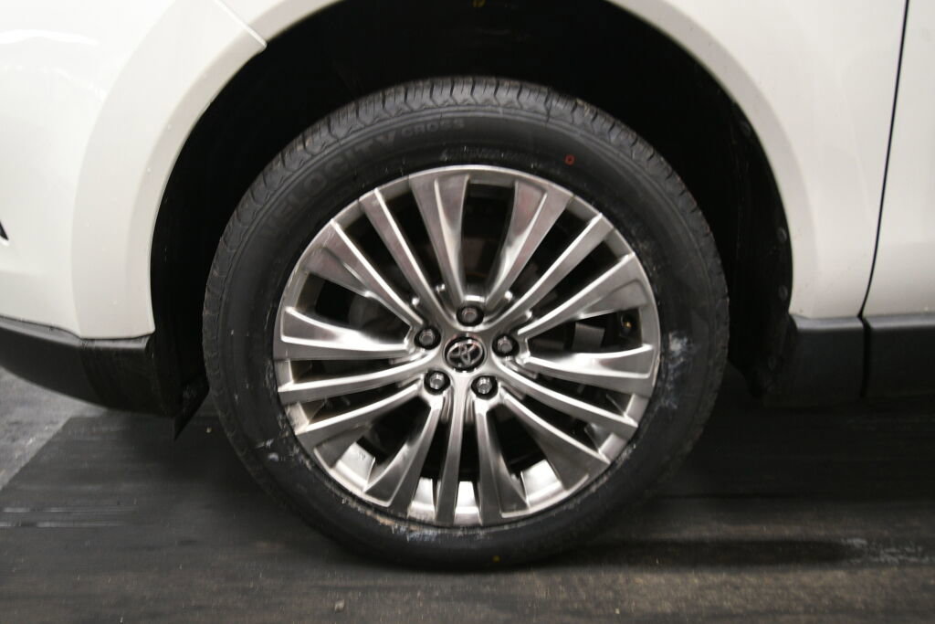 Used 2021 Toyota Venza XLE w/ Softex Package image 33