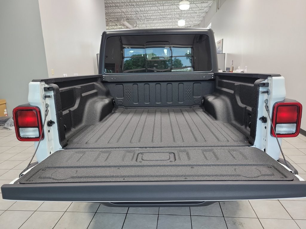 New 2026 Jeep Gladiator Sport AWD/4WD image 8