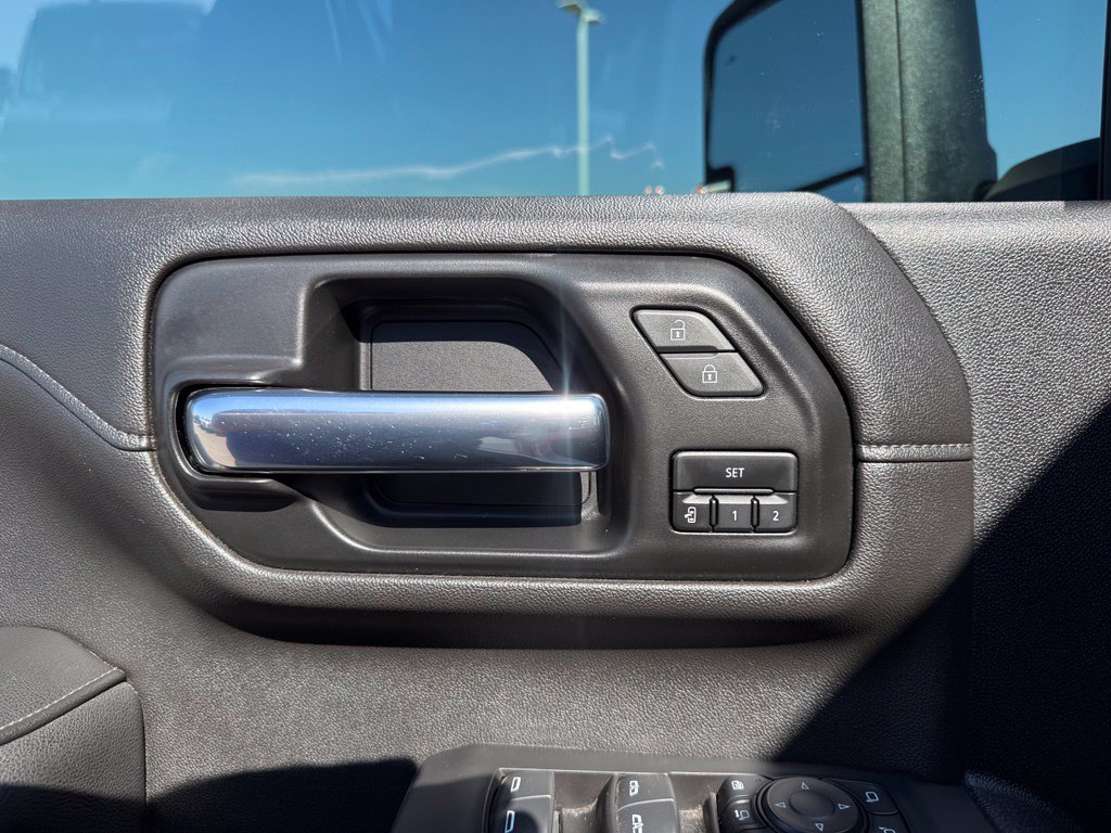 Used 2021 Chevrolet Silverado 2500 LTZ w/ LTZ Convenience Package AWD/4WD image 10