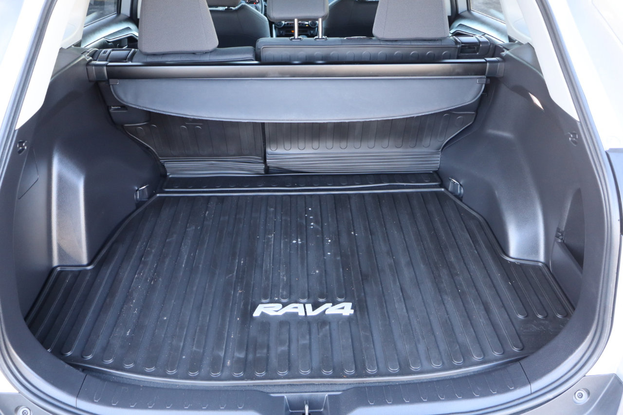 Used 2022 Toyota RAV4 XLE image 7