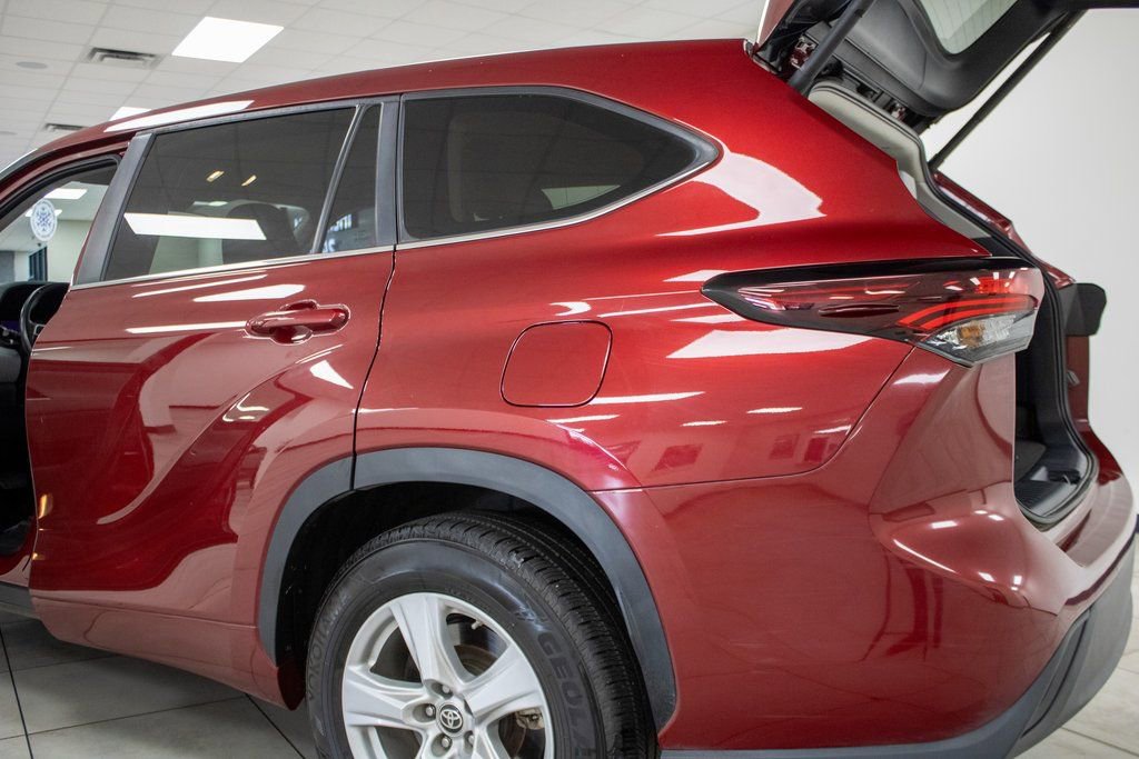Used 2024 Toyota Highlander LE image 8