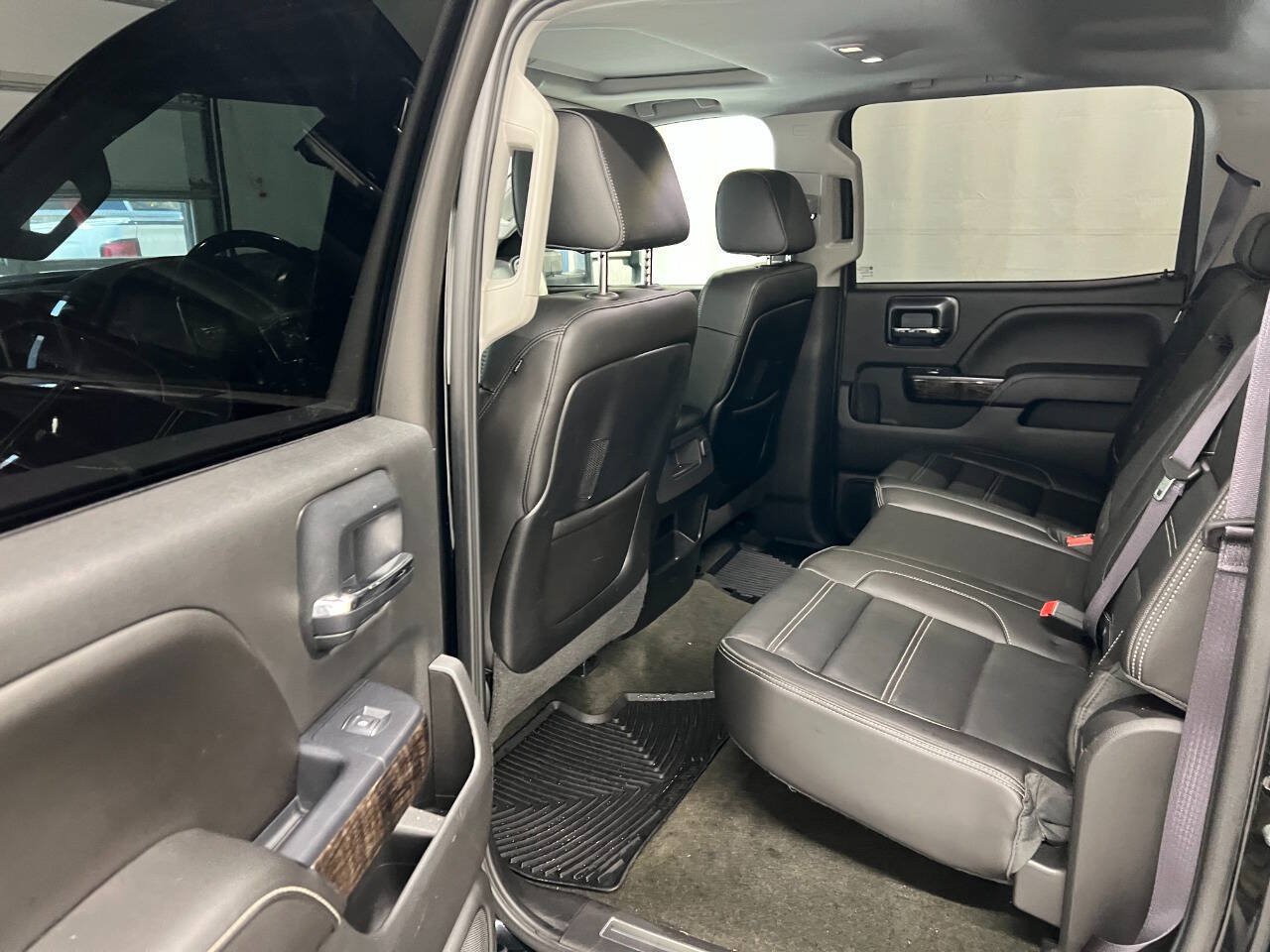 Used 2015 GMC Sierra 3500 Denali w/ Duramax Plus Package AWD/4WD image 9