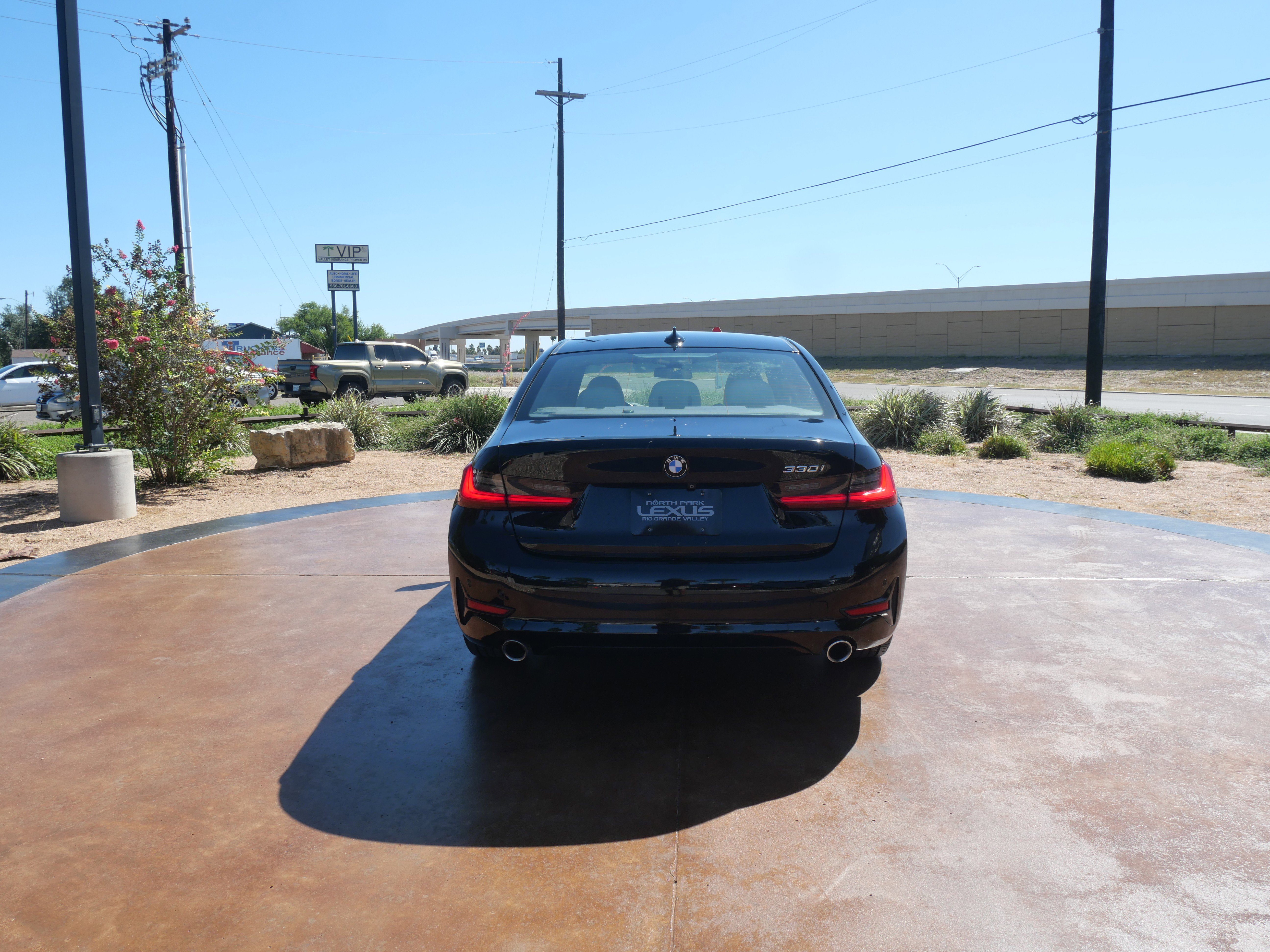 Used 2019 BMW 330i Sedan w/ Driving Assistance Package image 3