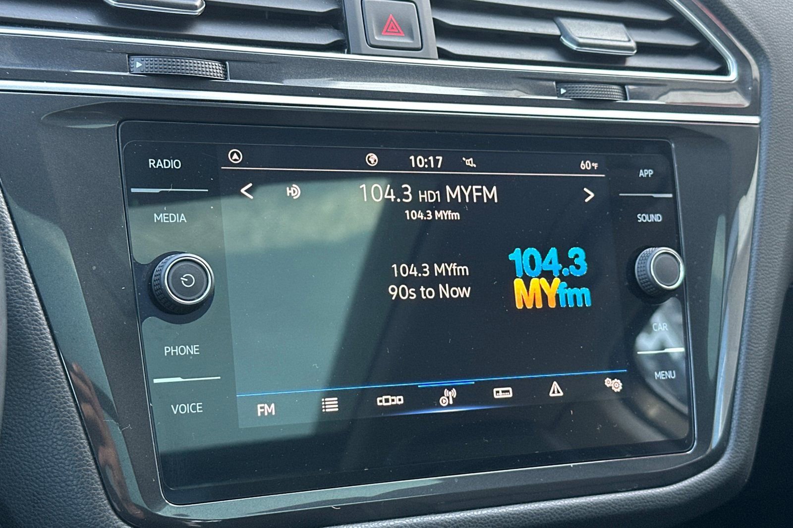 Used 2024 Volkswagen Tiguan SE image 25