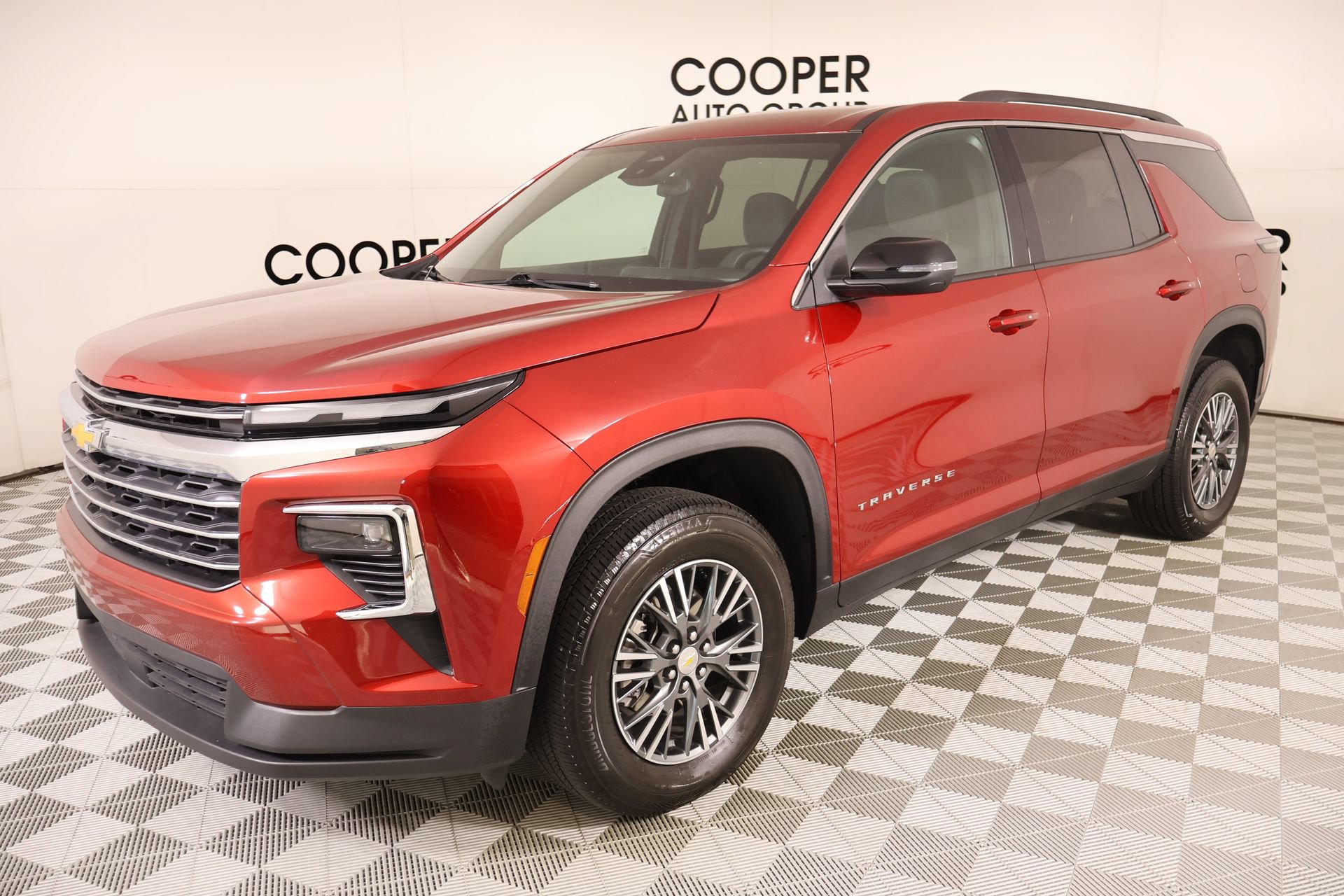 Used 2025 Chevrolet Traverse LT FWD image 10