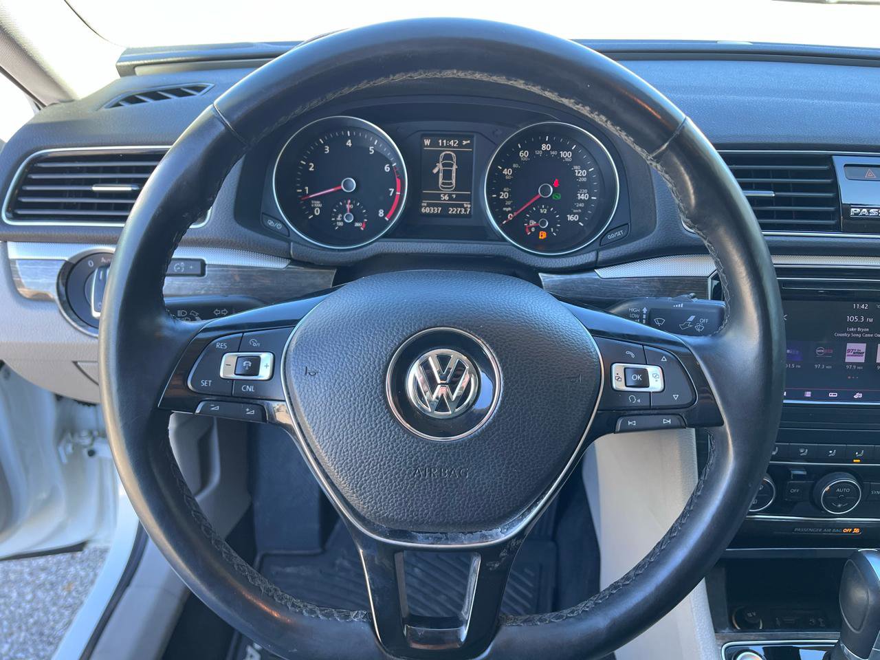 Used 2018 Volkswagen Passat 2.0T SE FWD image 24