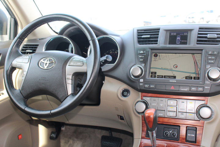 Used 2010 Toyota Highlander Limited FWD image 27