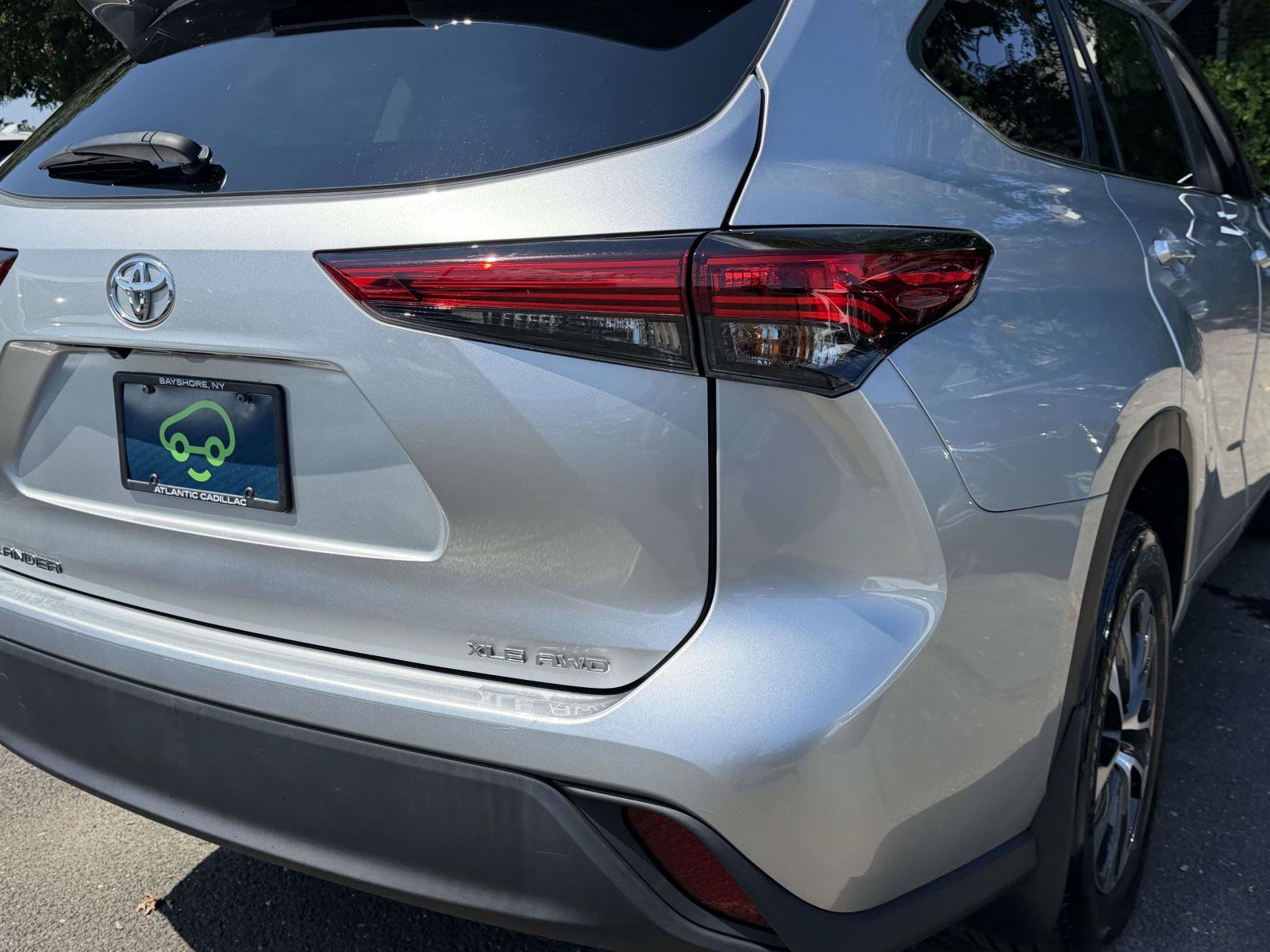 Used 2023 Toyota Highlander XLE AWD/4WD image 6