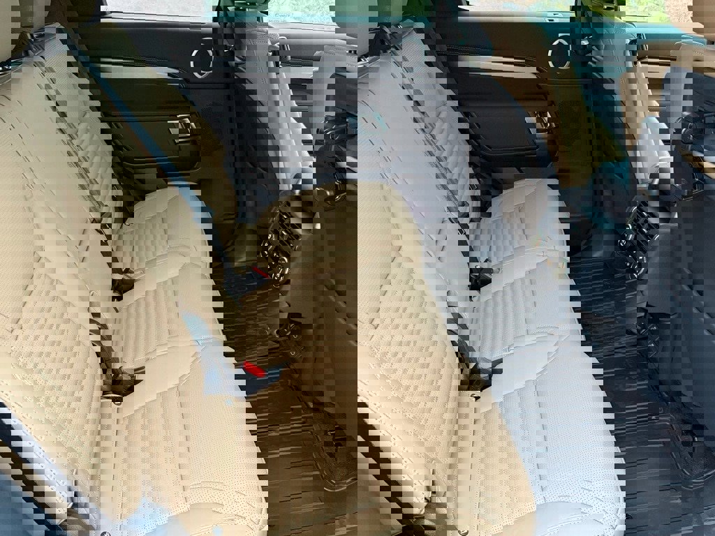 New 2026 Land Rover Discovery Limited Edition image 34