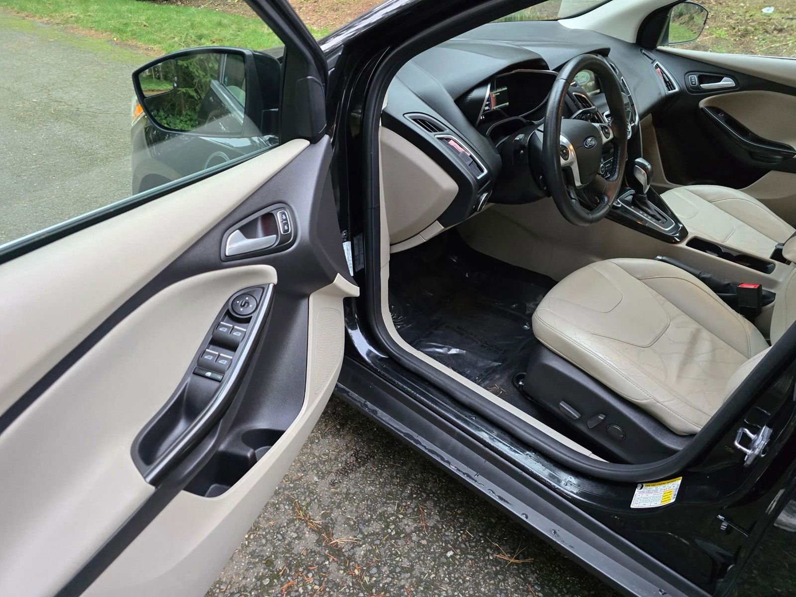 Used 2015 Ford Focus Electric Hatchback w/ Exterior Protection Package image 20