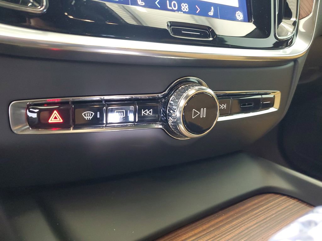 New 2025 Volvo V60 B5 Cross Country Ultra w/ Protection Package Premier image 30