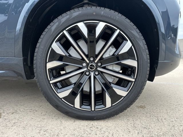 New 2026 Volvo XC90 B6 Plus w/ Protection Package Premier image 9