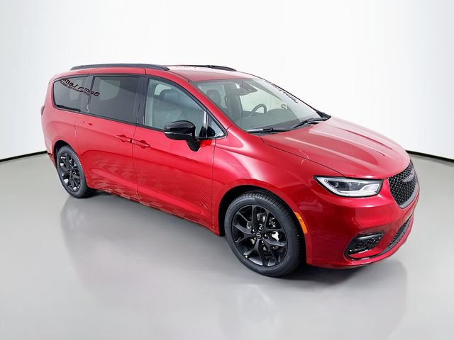 New 2026 Chrysler Pacifica Select w/ S Appearance Package