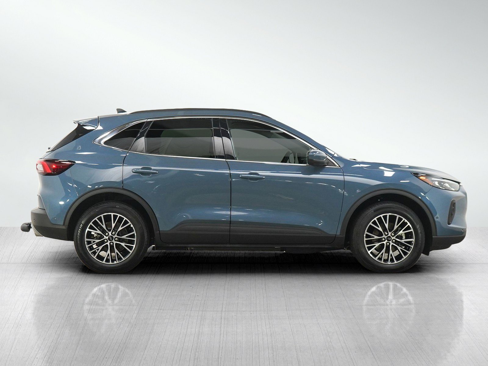 Used 2023 Ford Escape SE w/ PHEV Premium Package FWD image 6