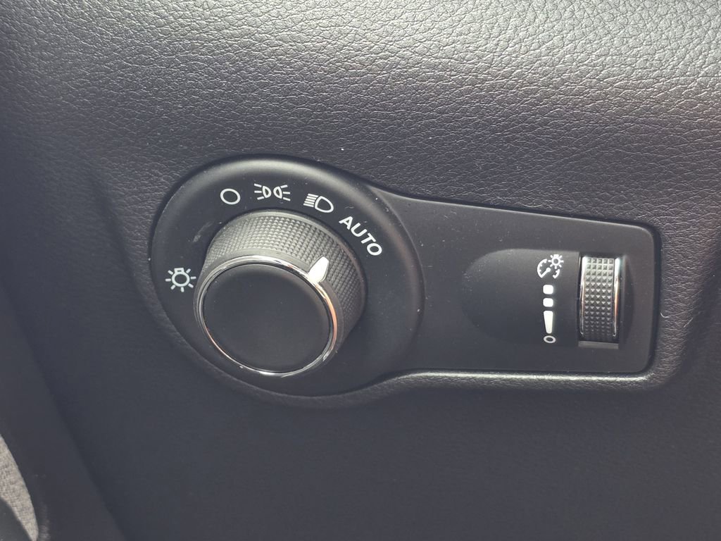 Used 2024 Jeep Compass Sport image 31