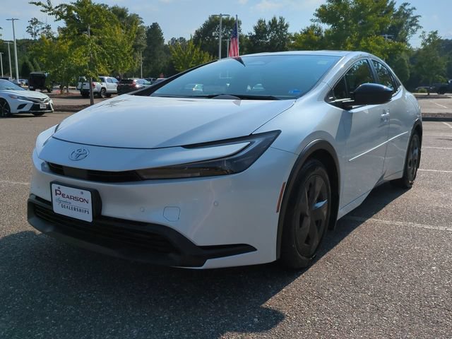 Used 2025 Toyota Prius LE FWD image 8