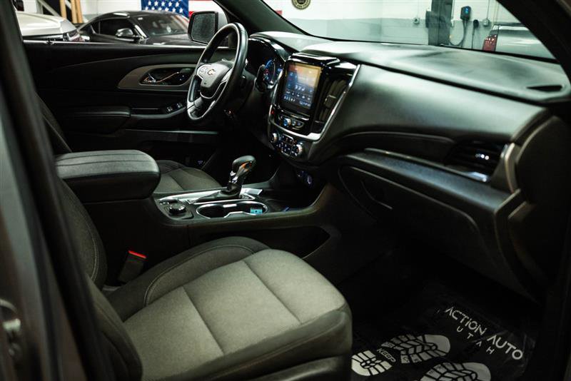 Used 2023 Chevrolet Traverse LT image 14