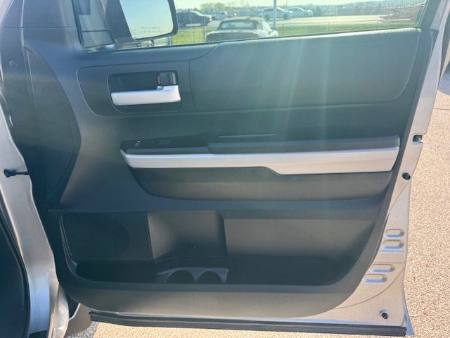 Used 2018 Toyota Tundra SR5 w/ SR5 Upgrade Package image 34