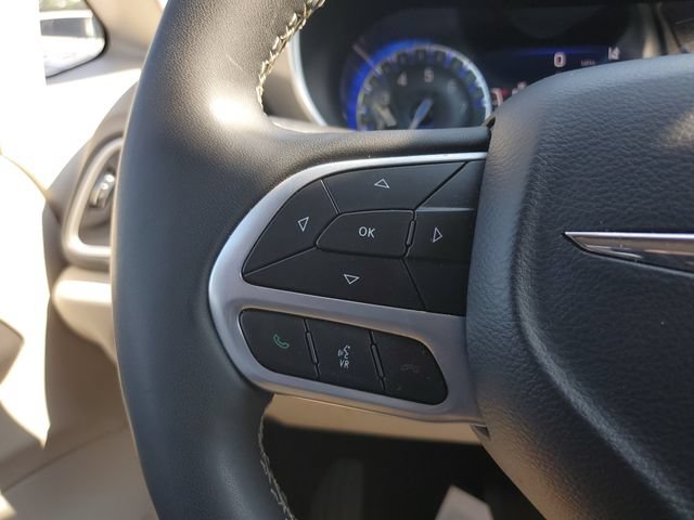 Certified 2023 Chrysler Pacifica Touring-L FWD image 24