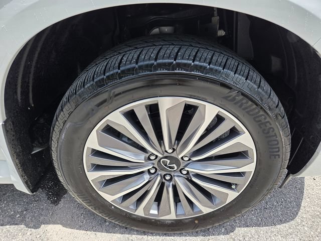 Certified 2026 INFINITI QX80 Luxe AWD/4WD image 9