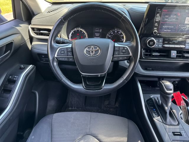 Used 2021 Toyota Highlander LE AWD/4WD image 19