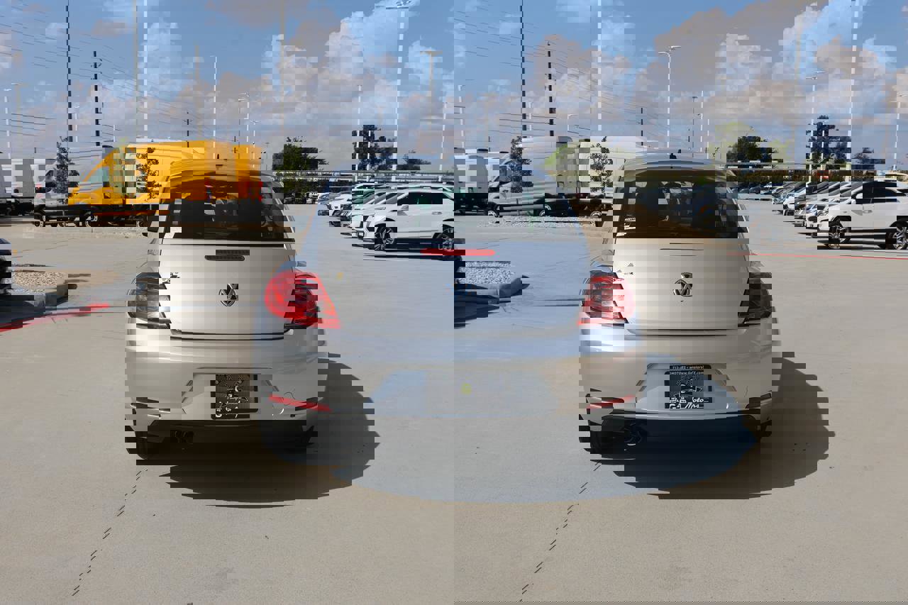 Used 2013 Volkswagen Beetle 2.5 image 4