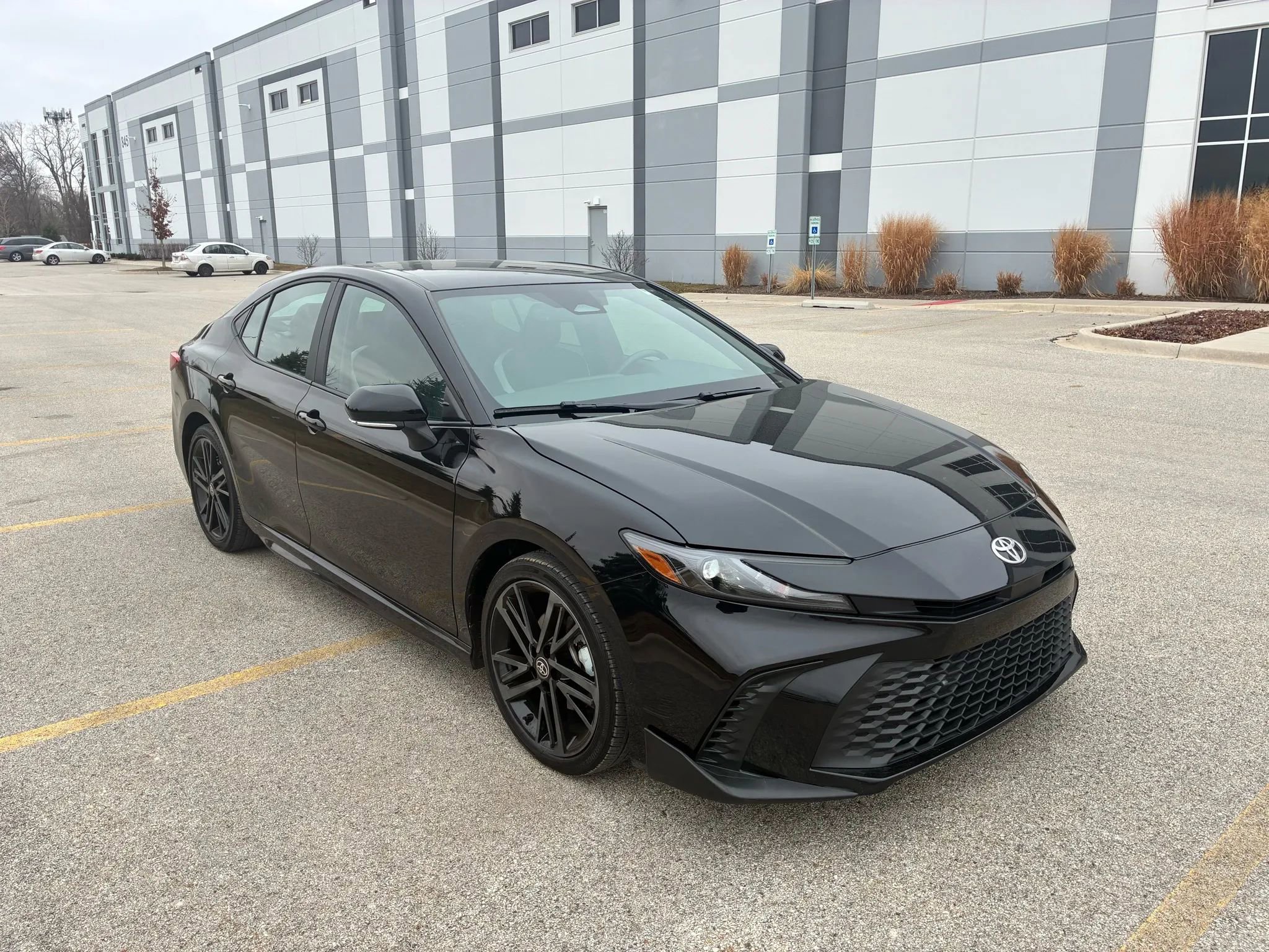 Used 2025 Toyota Camry SE image 3