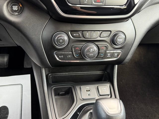 Used 2019 Jeep Cherokee Limited image 21