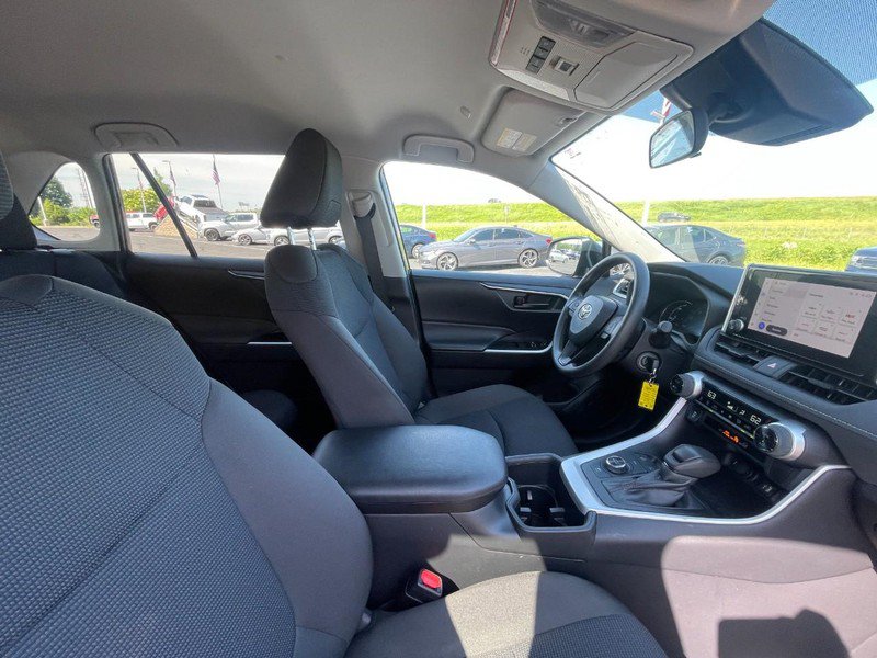 Used 2024 Toyota RAV4 LE AWD/4WD image 7