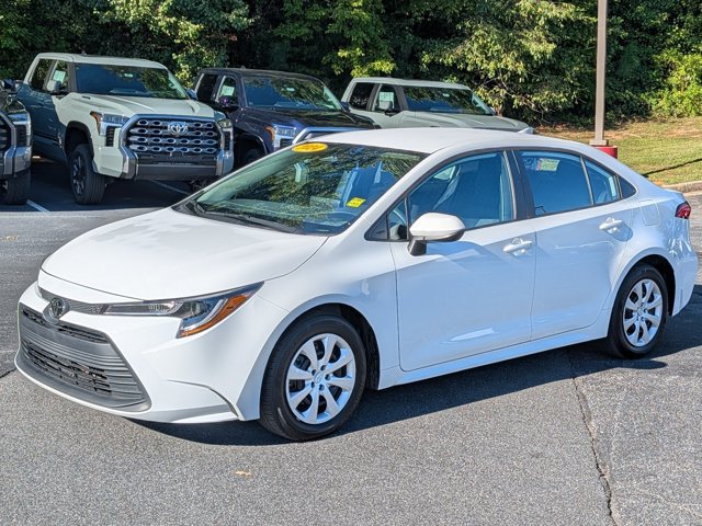 Used 2024 Toyota Corolla LE FWD image 3