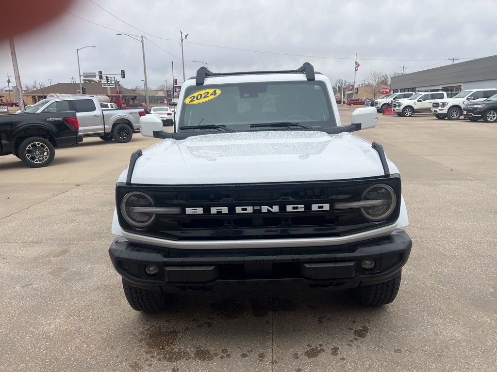 Used 2024 Ford Bronco Outer Banks image 3