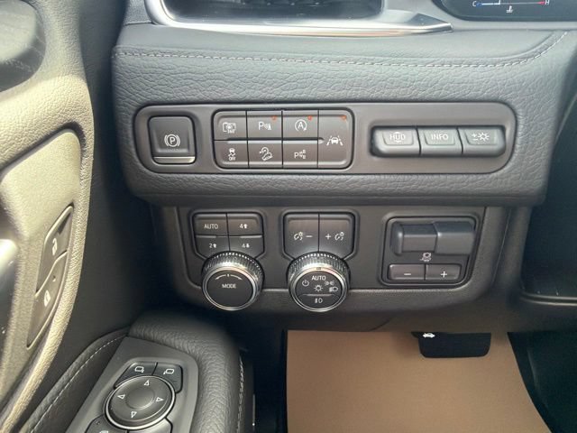 Certified 2024 GMC Yukon Denali w/ Advanced Technology Package AWD/4WD image 30