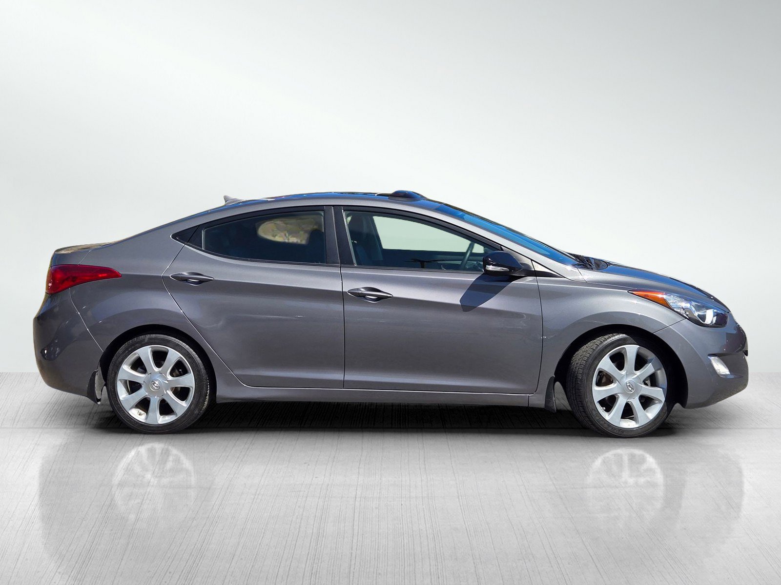 Used 2013 Hyundai Elantra Limited w/ Technology Pkg FWD image 3
