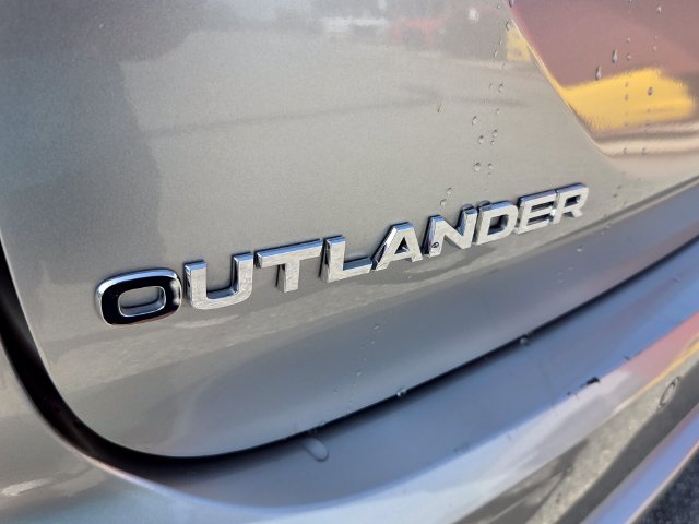 Used 2023 Mitsubishi Outlander SE FWD image 13